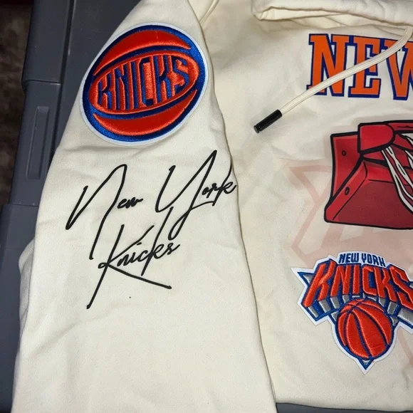 KNICKS XL HOODIE PULLOVER - Picture 1 of 4